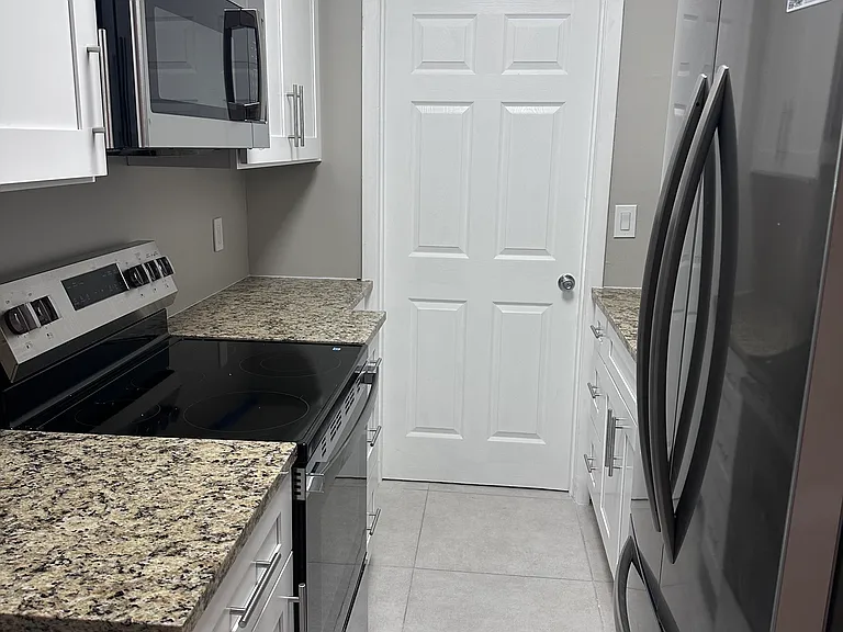 33 Jackson Ct — Photo 1