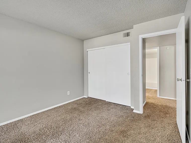902 S Walden St #106 — Photo 22