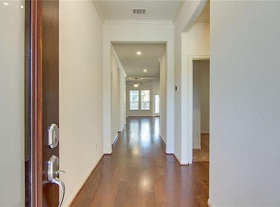 3rd image of 137 Krupp Ave