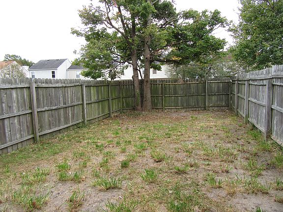 3rd image of 705 Aylesbury Dr #2