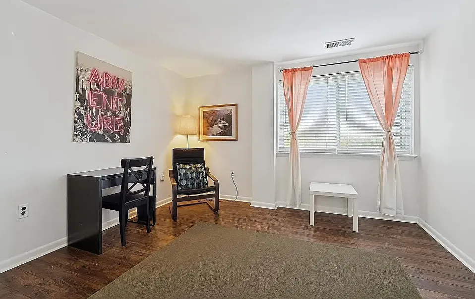 2 bed, 920 sqft, $1,700 — Photo 4