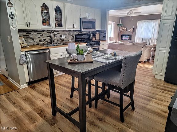 3rd image of 6826 Anthony Ln