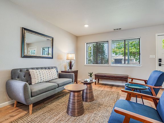 4th image of 2325 Pulgas Ave #A