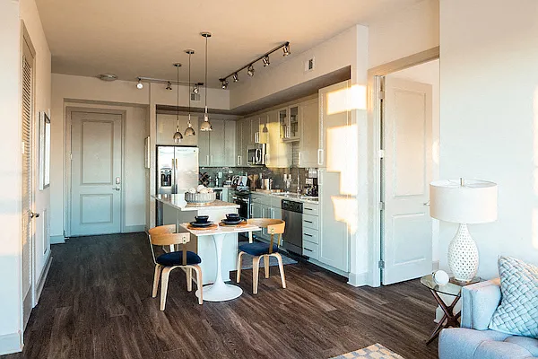 Park Central Raleigh Apartments — Photo 13