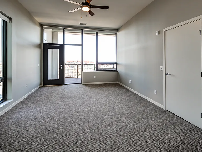 High Pointe Apartments — Photo 13