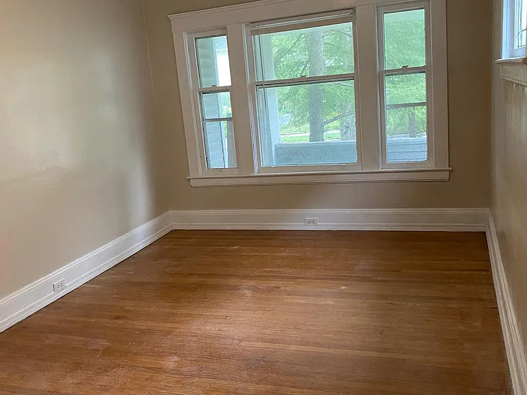 3250 Clarendon Rd #5 — Photo 4