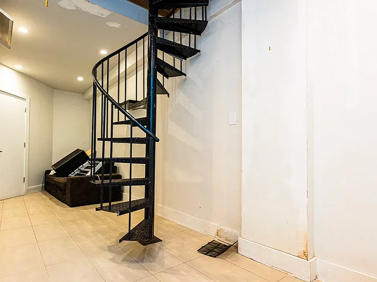 909 Saint Johns Pl #1B — Photo 4