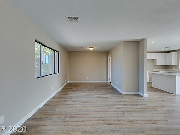 5th image of 270 Duke Of Wales Ct
