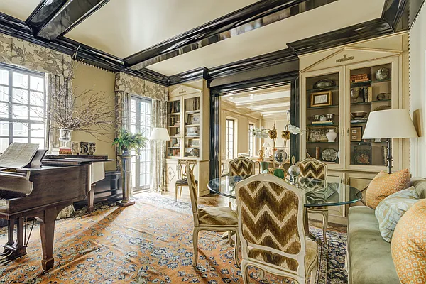 Sold by Compass | media 23