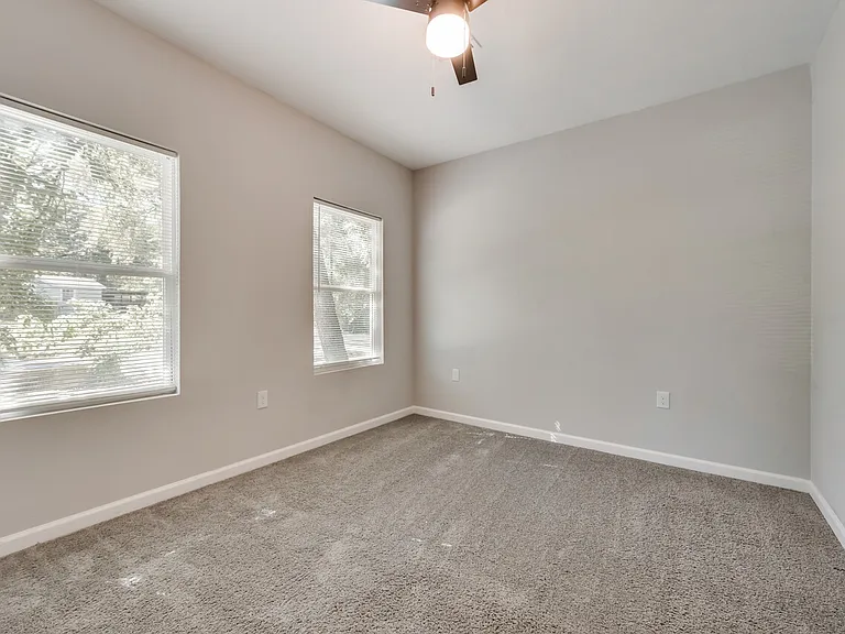 919 W Collins St — Photo 6