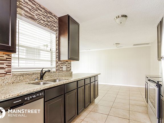 4th image of 2665 Gale Rose Dr