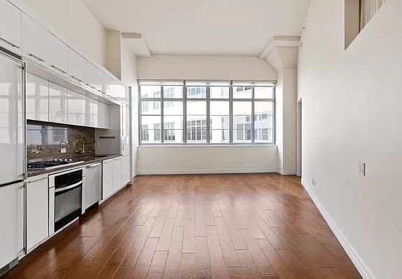 2nd image of 27-28 Thomson Ave #453
