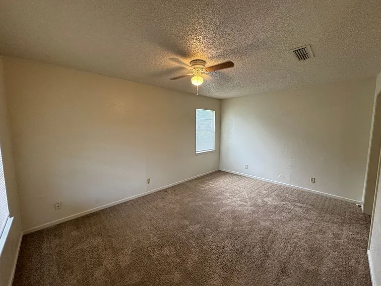 1409 Gardenia Ave — Photo 2