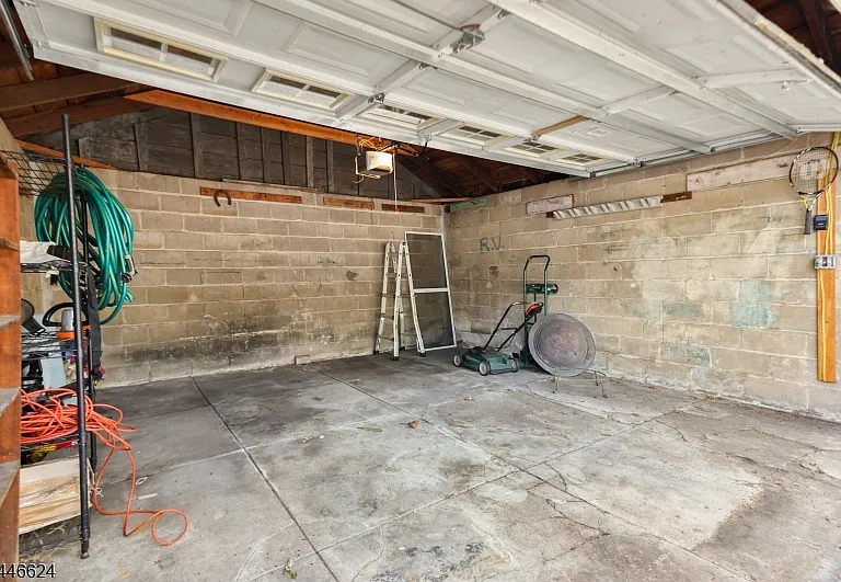 58 S Prospect St — Photo 25