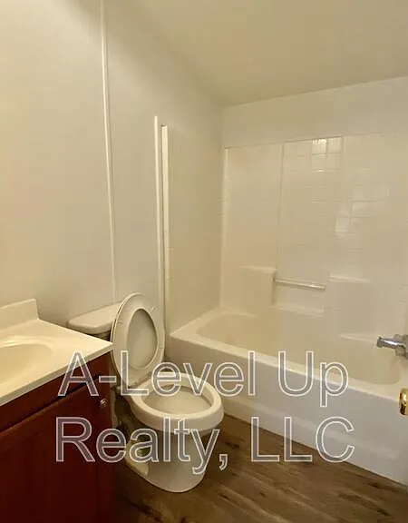 315 W Lee St — Photo 16