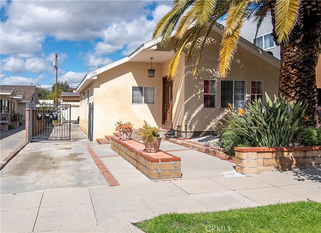 3 bed, 1000 sqft, $3,600 — Photo 3