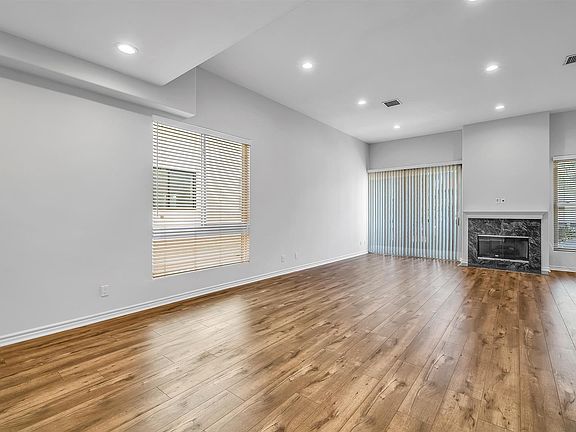 4th image of 101-4940 Laurel Canyon Blvd #101