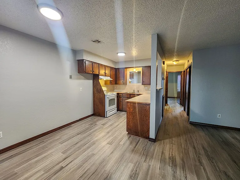 4104 N Market Ave — Photo 5