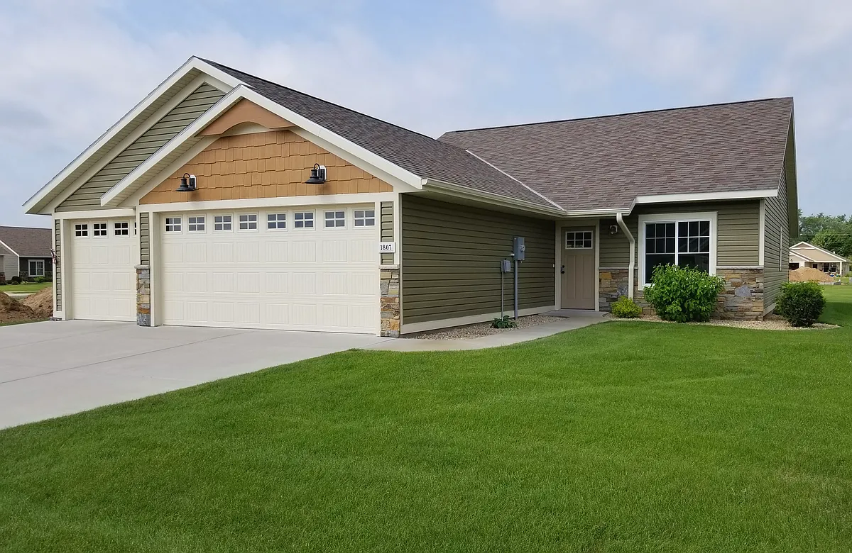 Building Photo - 1807 Oban Dr