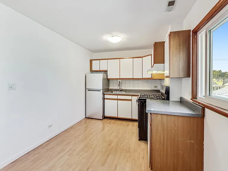 4234 N McVicker Ave #2 — Photo 8