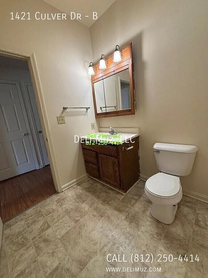 1421 Culver Dr Apt B — Photo 2