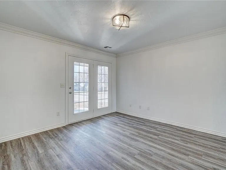 300 Glen Dr — Photo 25