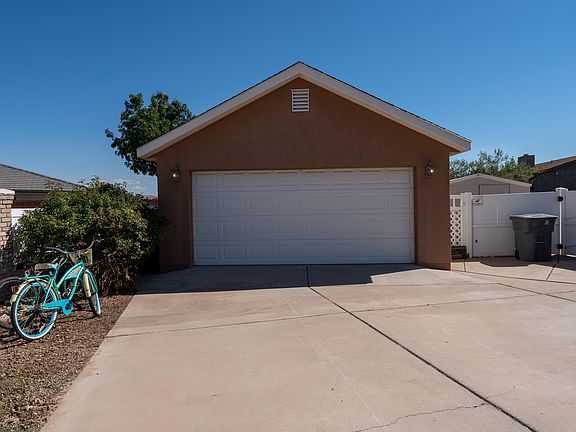 3rd image of 2887 S Palm Cir