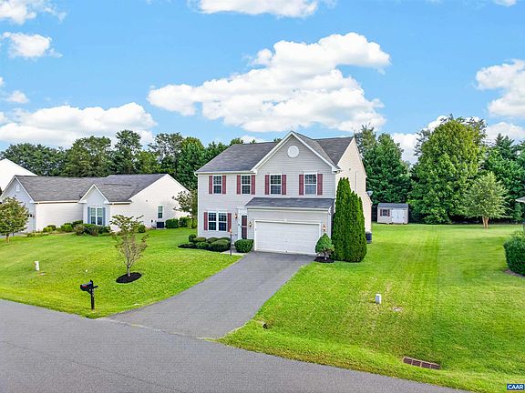 2nd image of 153 Larchmont Cir