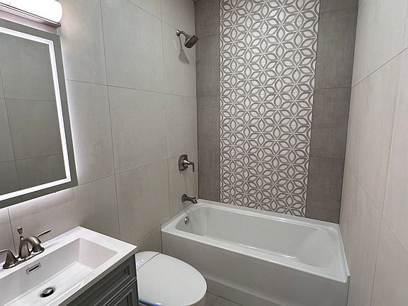 5th image of 129 Pike St #3