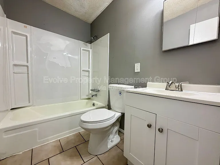 4651 Royal Ridge Dr #8 — Photo 11