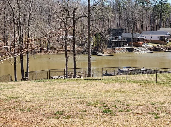 790 Lake Shore Ave, Lexington, NC 27292