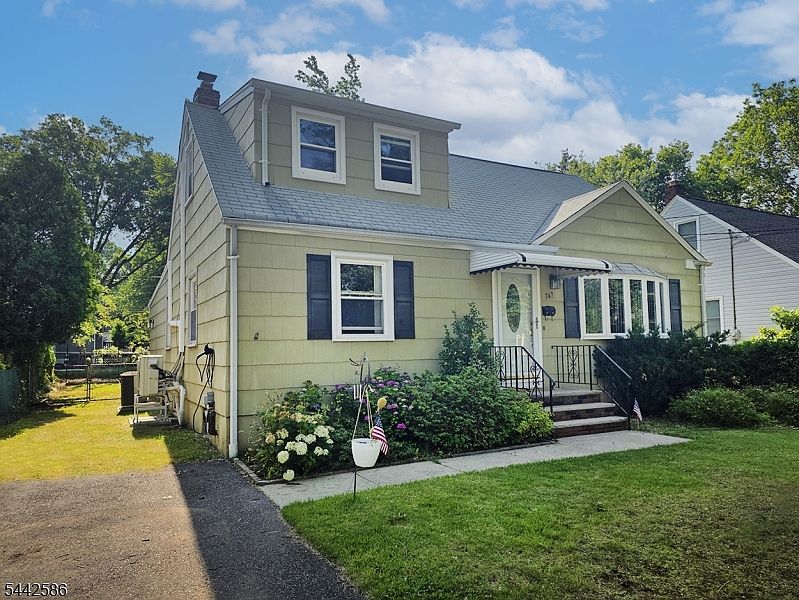 1st image of 747 Brookside Rd
