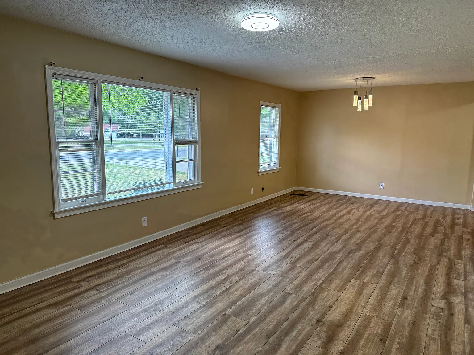 3 bed, 1488 sqft, $1,800 — Photo 2