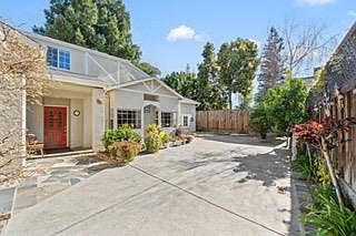 2nd image of 779 La Para Ave