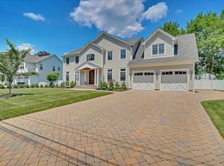 8 Glen Pl, Old Tappan, NJ 07675