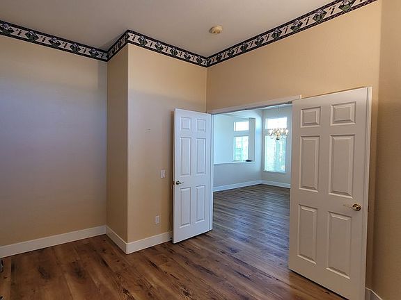 5th image of 105 Apple Hill Dr