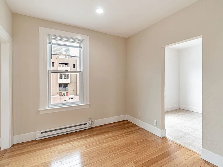 435 Hayes Apartments — Photo 2