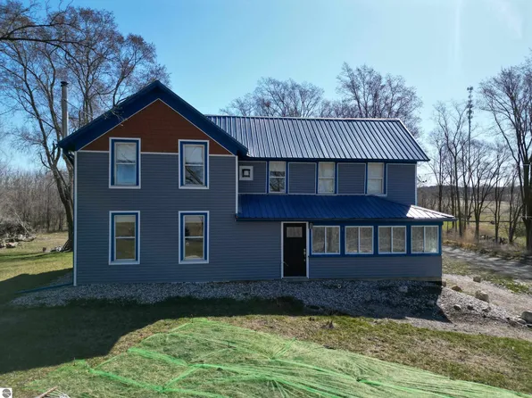 2587 S Coldwater Rd, Mount Pleasant, MI 48858