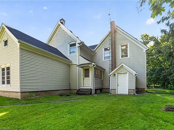 5th image of 1629 Gregory Rd