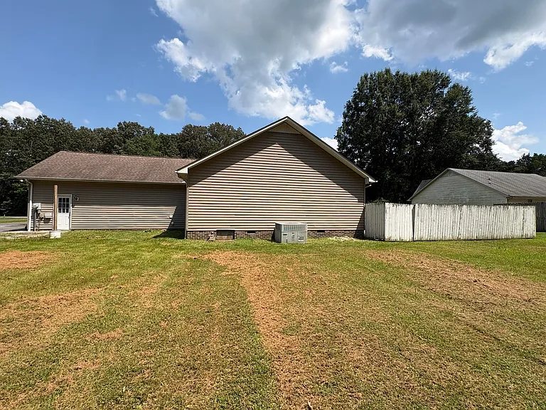 671 Circle Dr — Photo 30