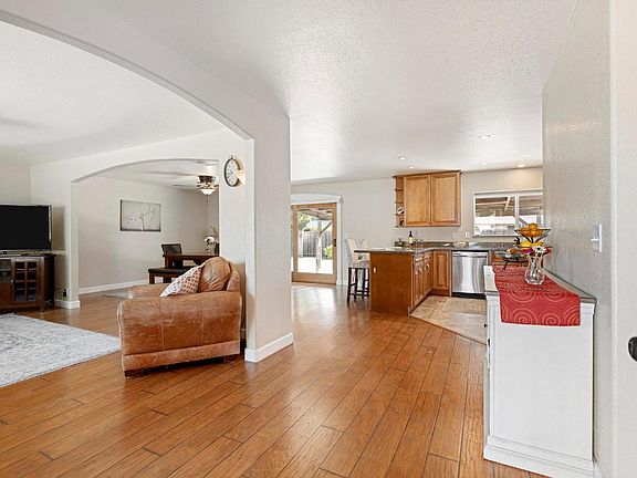 4th image of 742 Corte Crestview