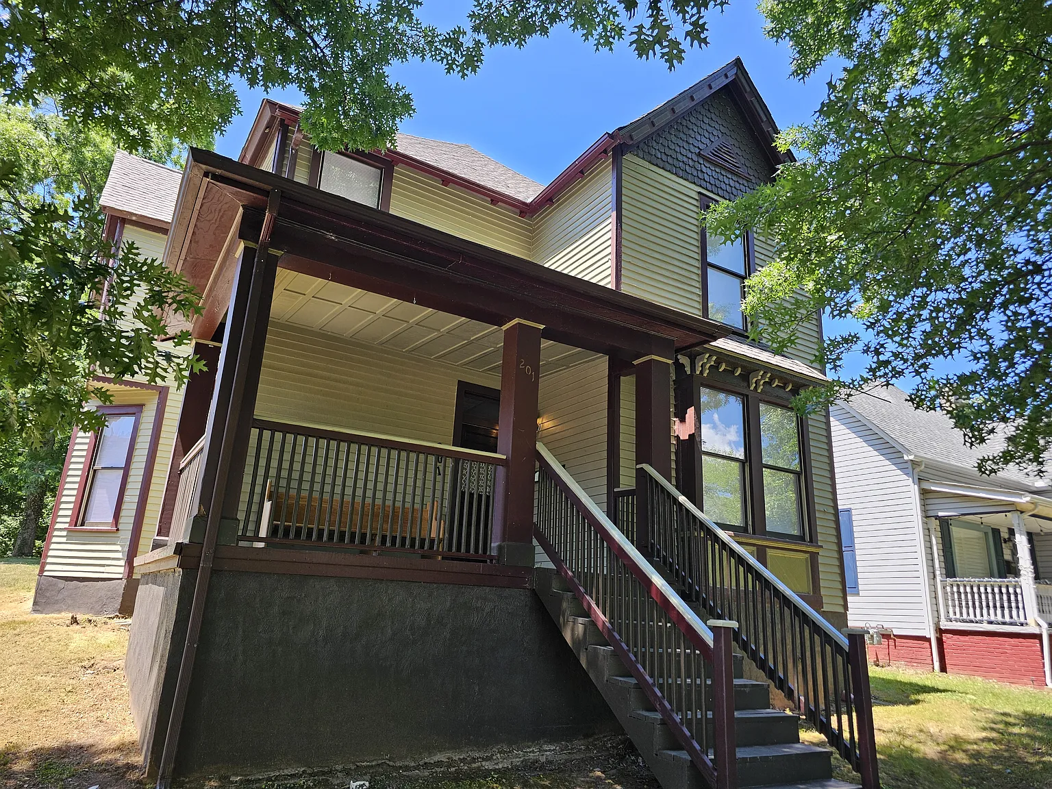 3 bed, 1100 sqft, $1,800 — Photo 1