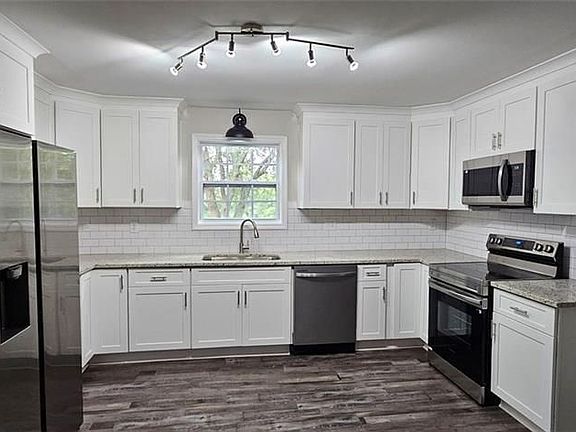 3rd image of 49 Cannon Farm Rd