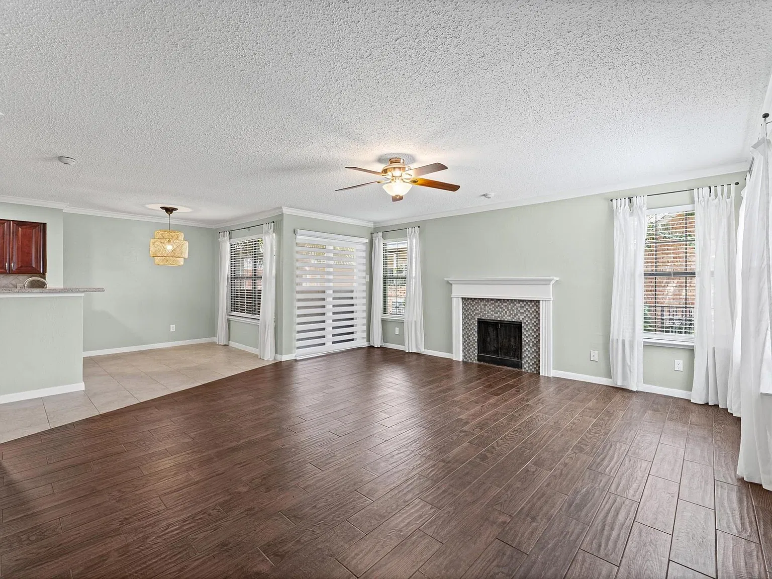 2 bed, 2.0 bath, 1019 sqft, $1,700 — Photo 2