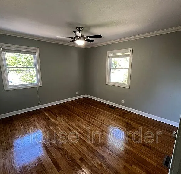 34 Erskine Ave — Photo 10