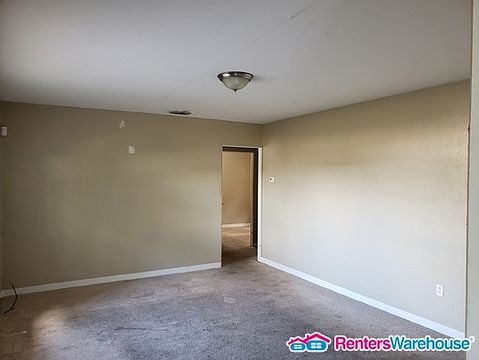 3rd image of 811 Ferguson Dr