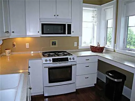 3 bed, 2.5 bath, 2200 sqft, $2,926 — Photo 4