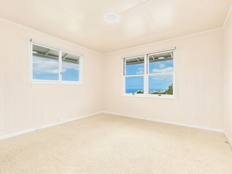 2559 Peter St — Photo 3