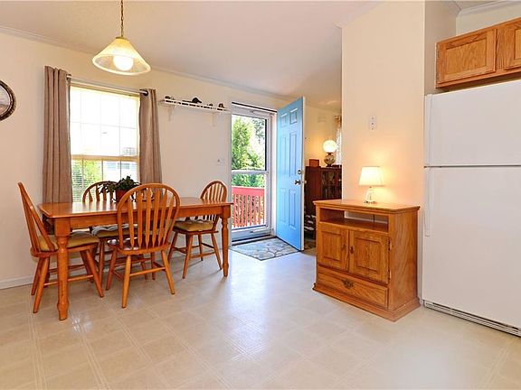 5th image of 30 Pitch Pine Pl