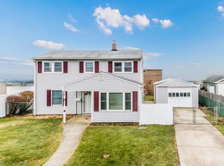 6 Academy Ln, Levittown, NY 11756